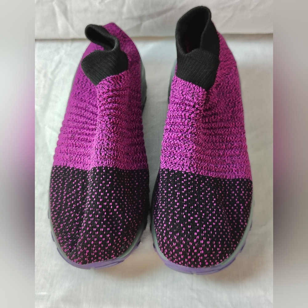 New Women's Black and Pink Mesh  Slip-On Walking Shoes With Air Cushion